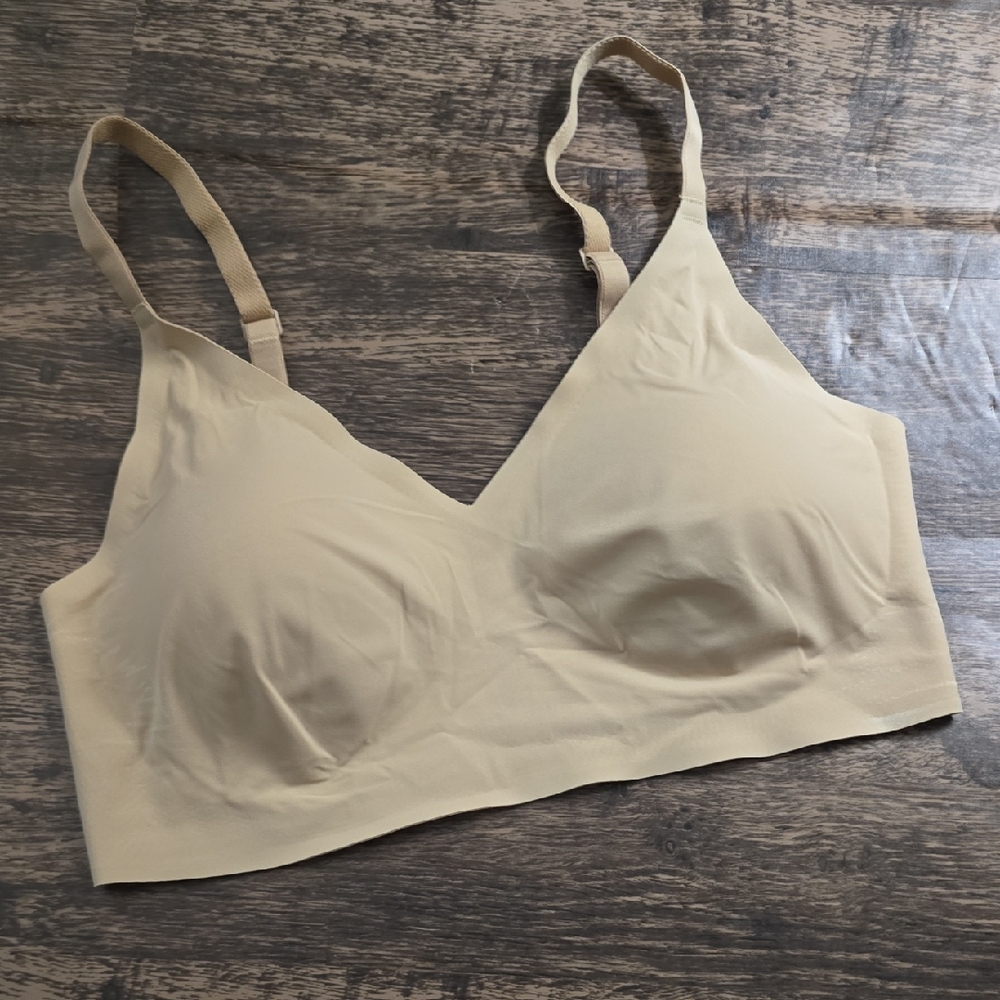 TRUE & CO Wireless Seamless Bra - Nude‎ Sz L Tshirt Padded